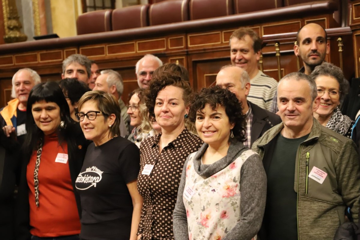 Interes orokorrari erantzungo dion trenbide eredu bat zehazteko benetako elkarrizketa prozesu bat abiatzea defendatu du EH Bilduk Kongresuan